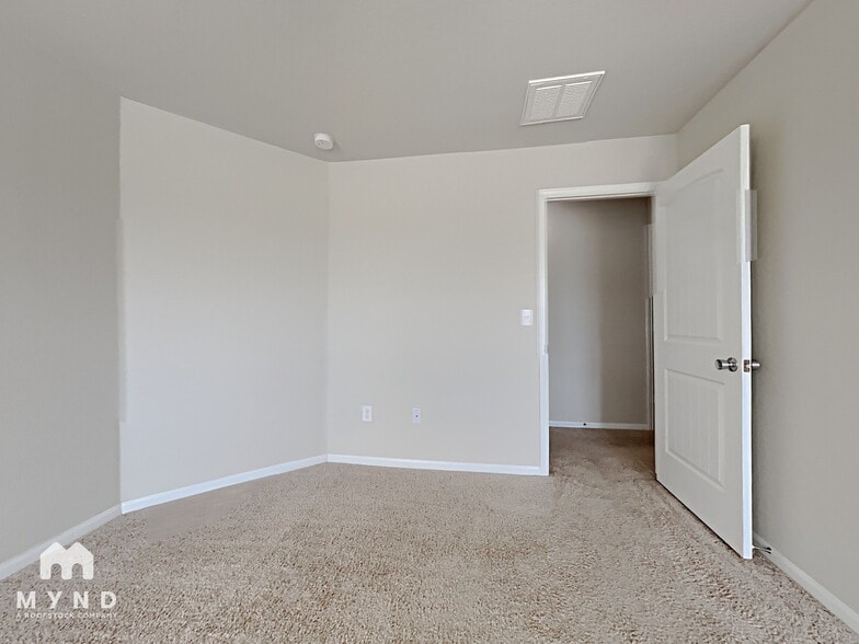 Building Photo - 717 Pinnacle Dr