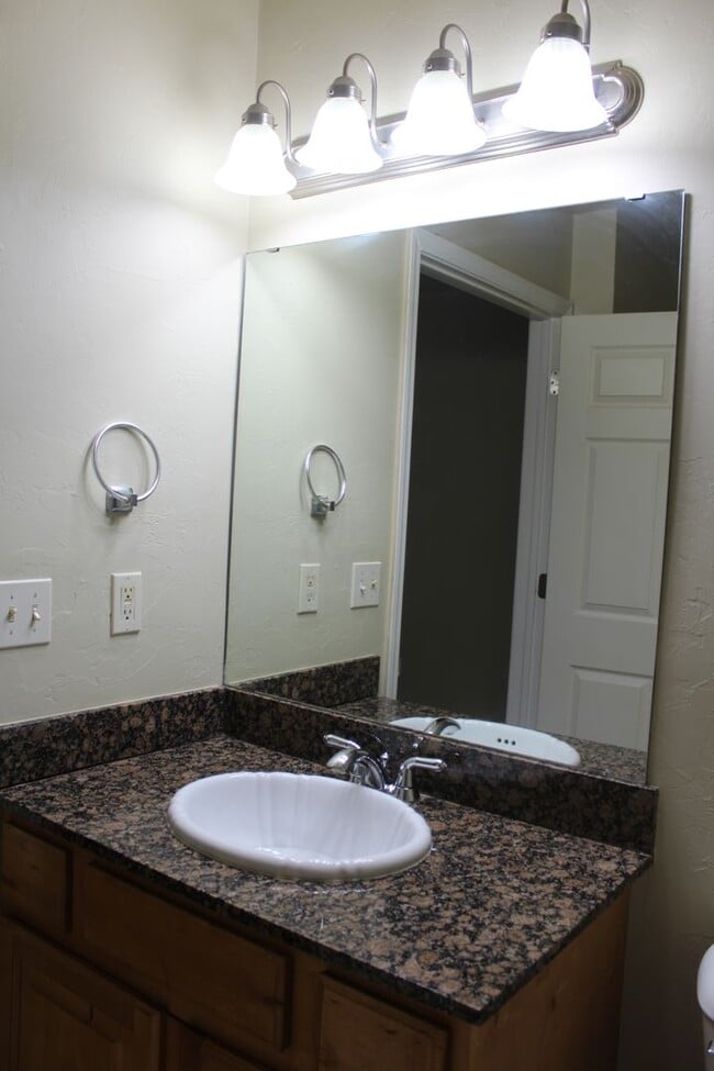 Building Photo - 8410 Cottage Park Dr