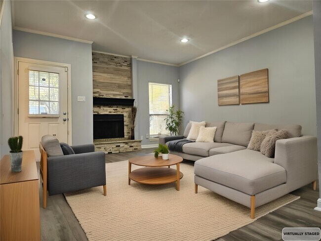 Building Photo - 11710 Southlake Dr