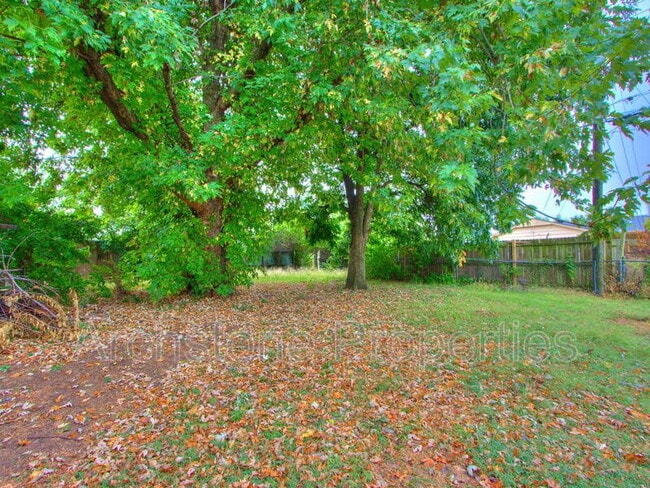 Building Photo - 608 Holoway Dr
