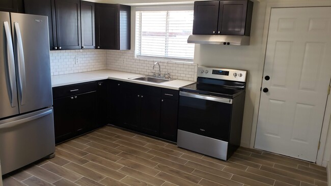 Updated kitchen, all new stainless steel appliances - 1222 E Harry St