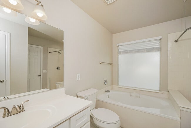 Building Photo - 930 Amber Knoll