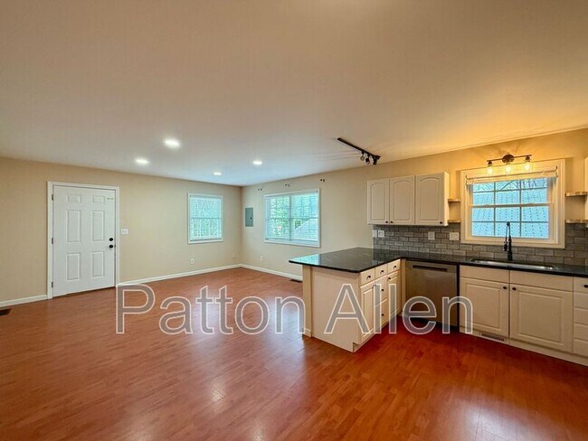 Building Photo - 51 Argyle Ln