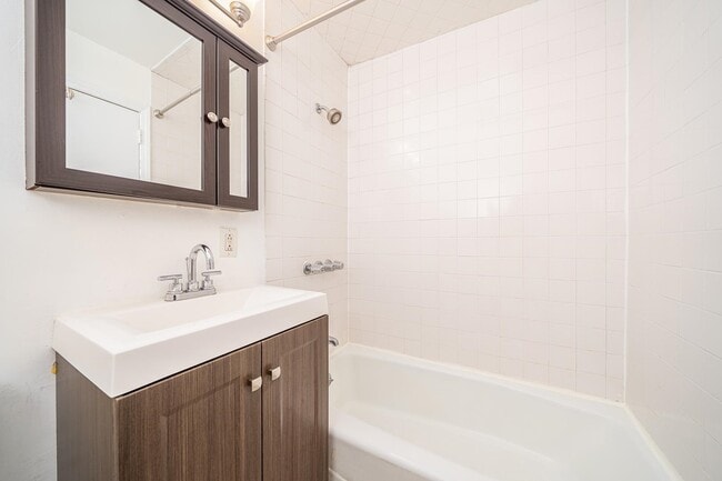 Building Photo - 130 Bloomfield St