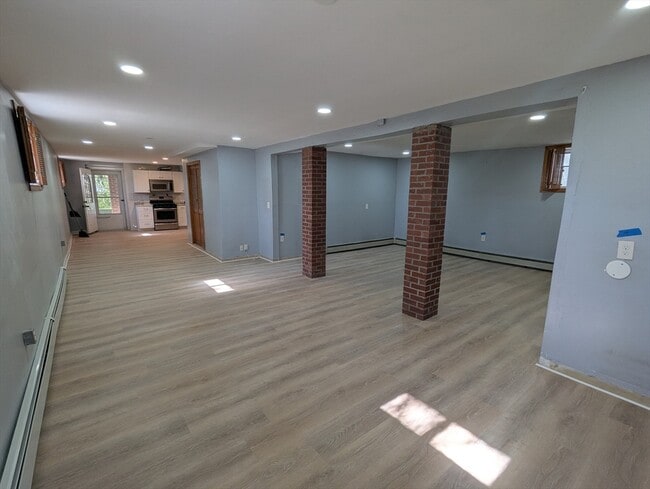 Building Photo - 376 Fellsway W