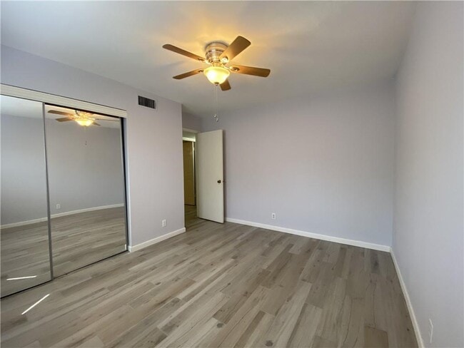 Building Photo - 1303 Barrington Dr