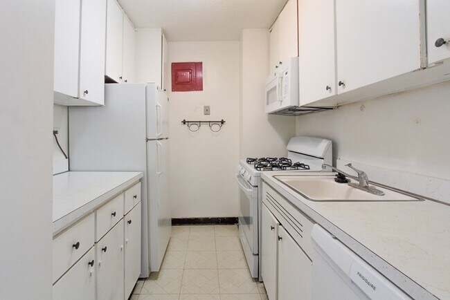 Building Photo - 151 Tremont St