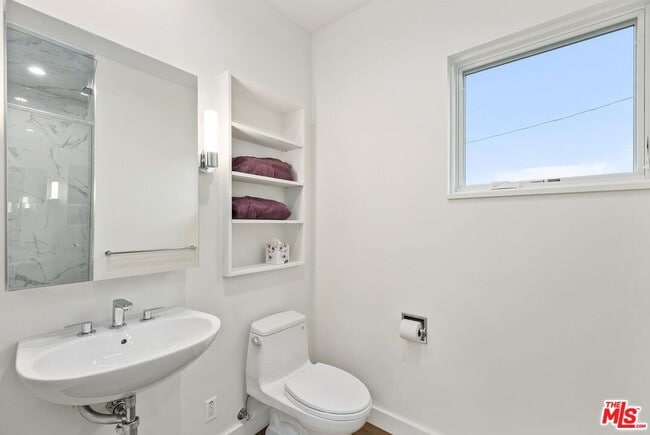 Building Photo - 15322 De Pauw St