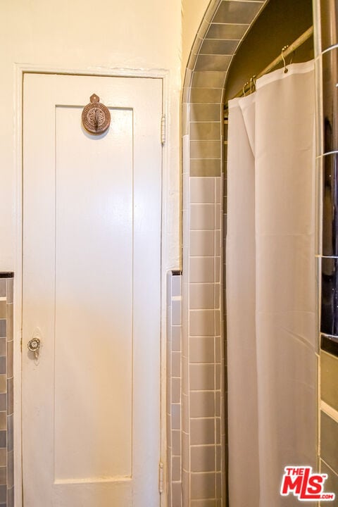 Building Photo - 8437 Waring Ave