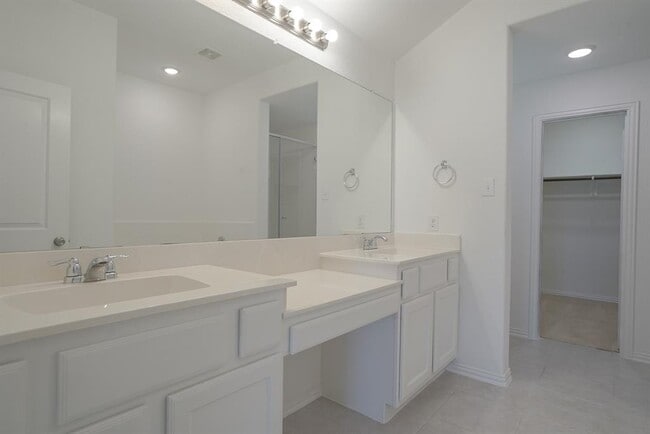 Building Photo - 16114 Sommerall Creek Ln
