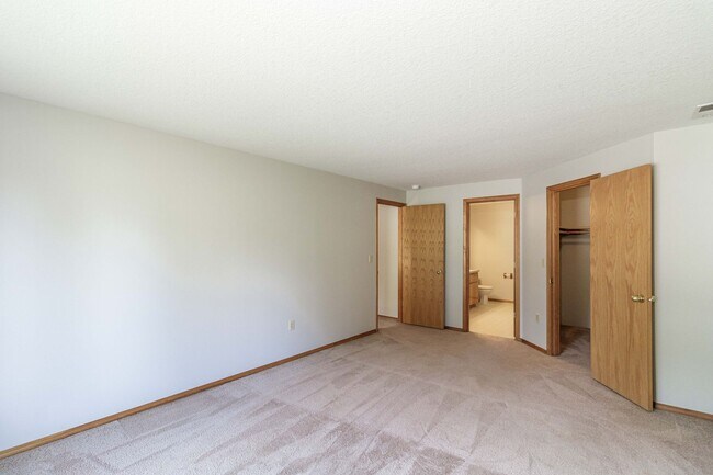Building Photo - Spacious 4 Bedroom Home | 2,116 SF | Great Room with Fireplace | Fenced Backyard & 2-Car Garage