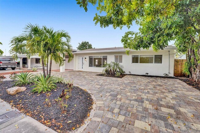 Building Photo - 1524 NE 15th Ave