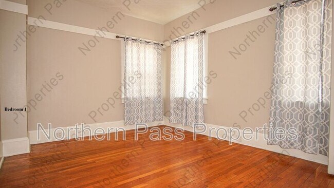 Building Photo - 7600 Franklin Dr