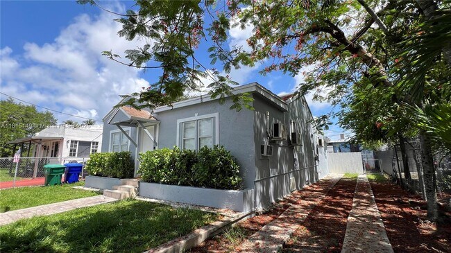 Building Photo - 113 NW 35th St