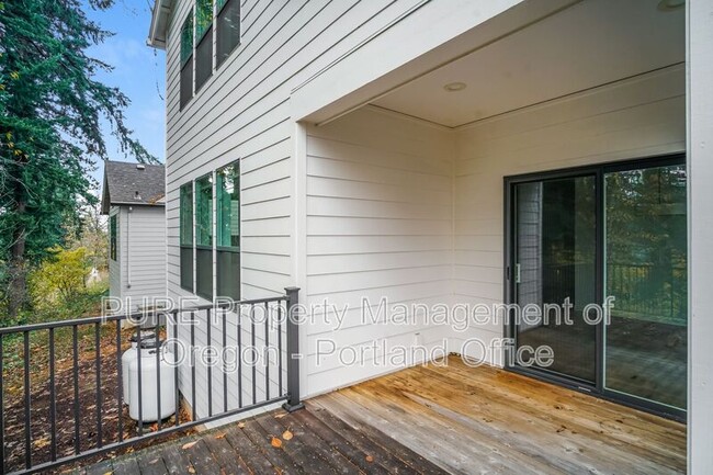 Building Photo - 995 SE Olive Way