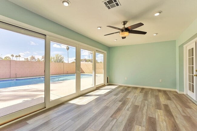 Building Photo - Spacious 6-Bedroom Pool Home Near ASU with 2-Car Garage