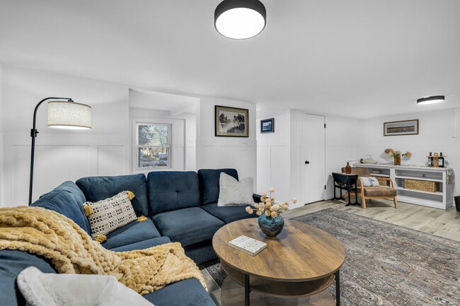 Building Photo - 25 Cottage Grove Rd