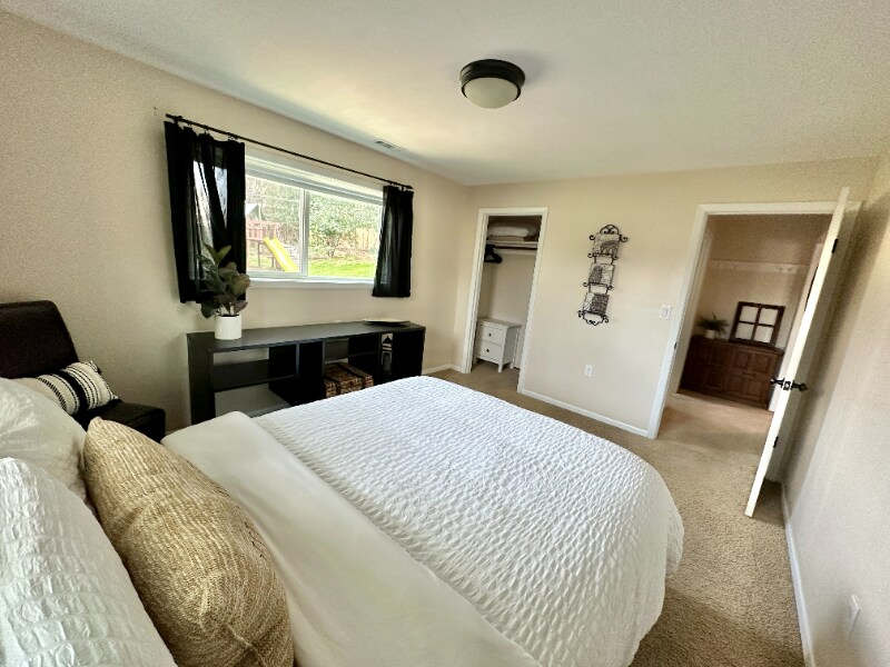 Building Photo - 11230 SW 90th Ave