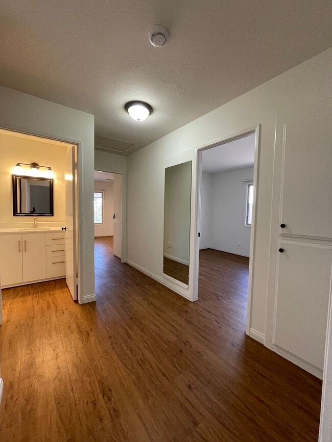 Building Photo - Terrific 3Br +/2Ba Single story house with...