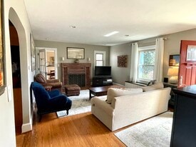 Building Photo - 707 Berry St