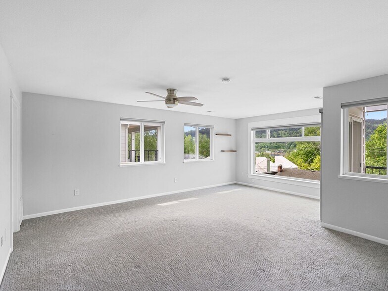 Building Photo - 9831 N Edison St