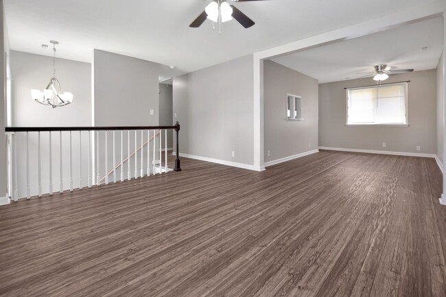 Building Photo - Pet Friendly Three Bedroom!