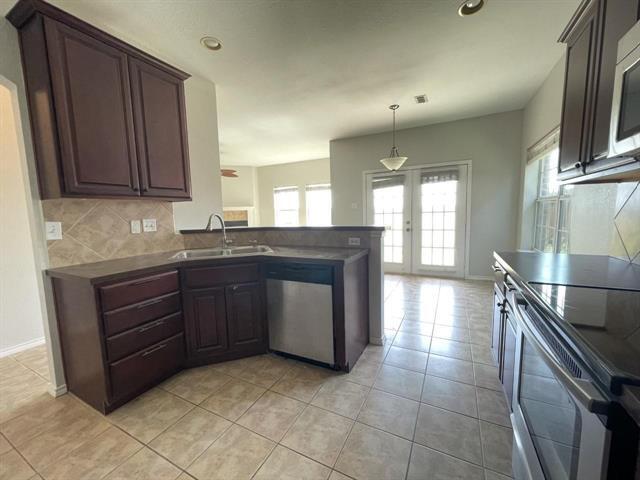 Building Photo - 127 Castleridge Dr