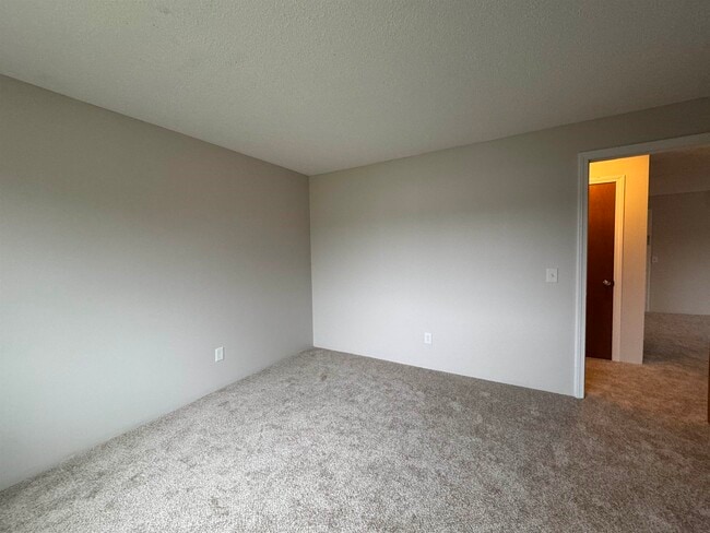 Building Photo - 379 Huse Rd