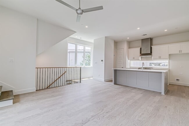 Building Photo - 6028 Lewis St