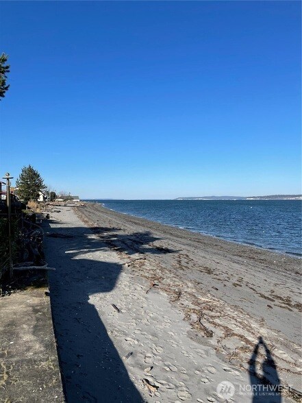 Building Photo - 39001 Shoreview Dr NE