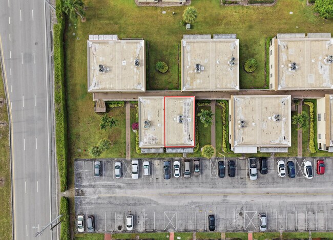 Building Photo - 52 Saxony B