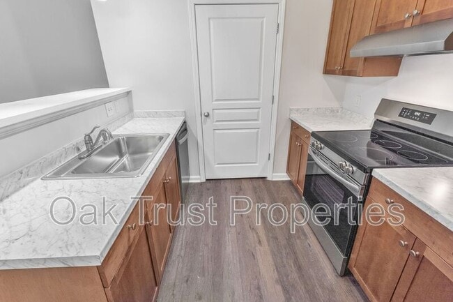 Building Photo - 100 Bucksley Ln