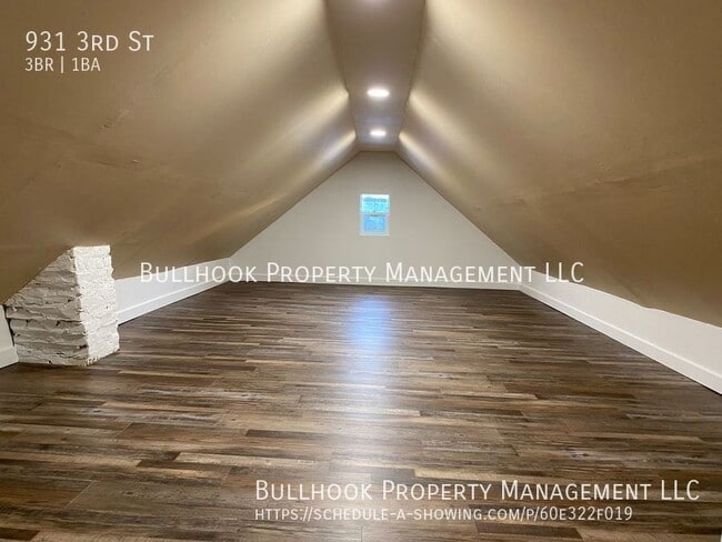 Building Photo - 931 3rd St