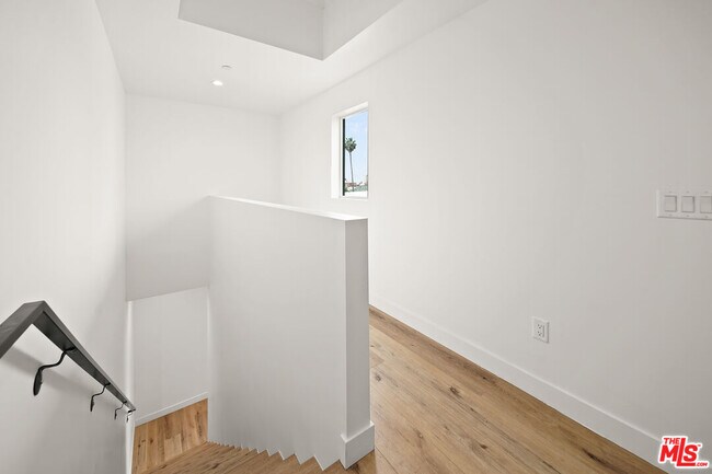 Building Photo - 1520 Magnolia Ave