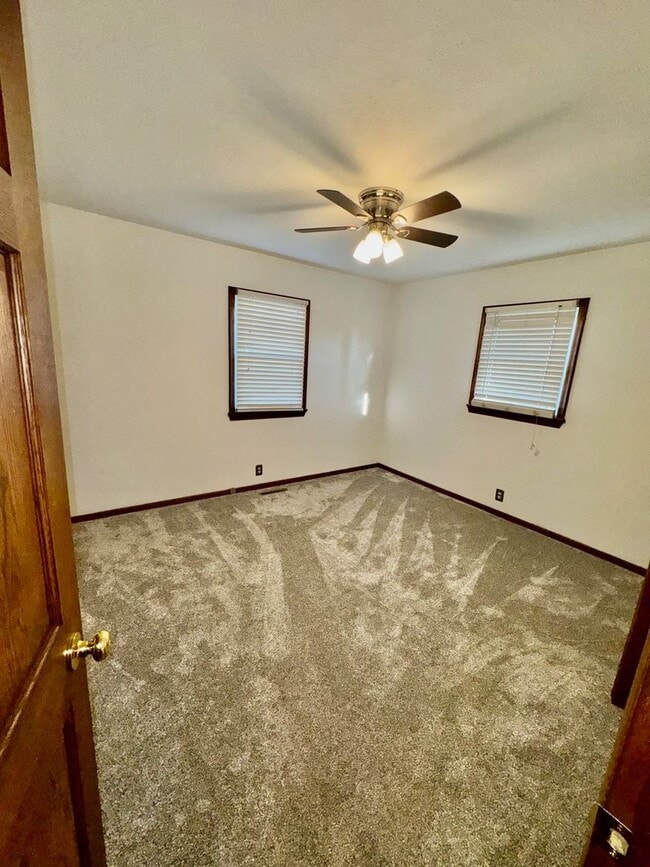 Building Photo - Move-In Ready 3-Bedroom with Modern Updates and Fantastic Outdoor Space