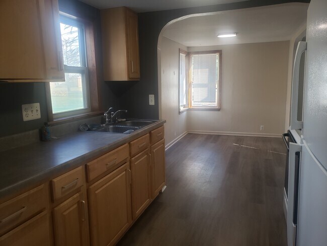 Building Photo - 4285 Parker Rd