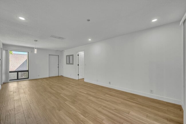 Building Photo - The Highlands in Winter Springs
