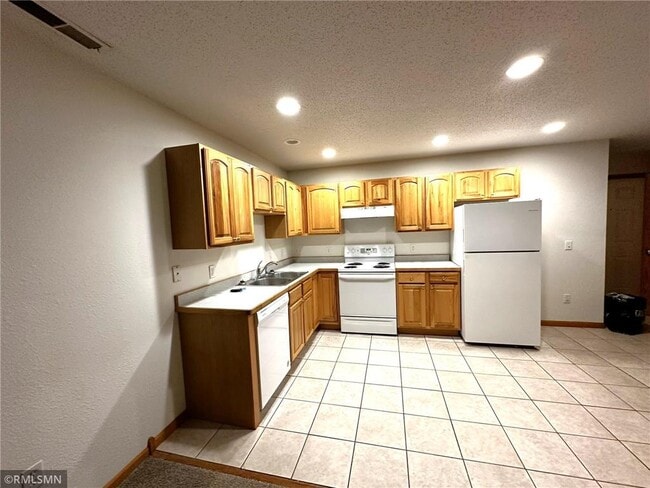 Building Photo - 1285 Pinewood Trail