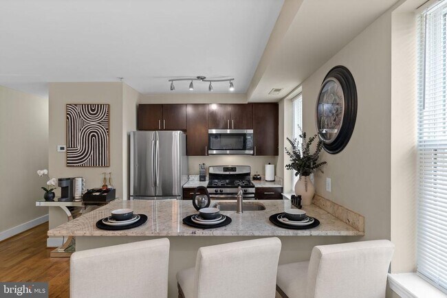 Building Photo - 417 18th St NE