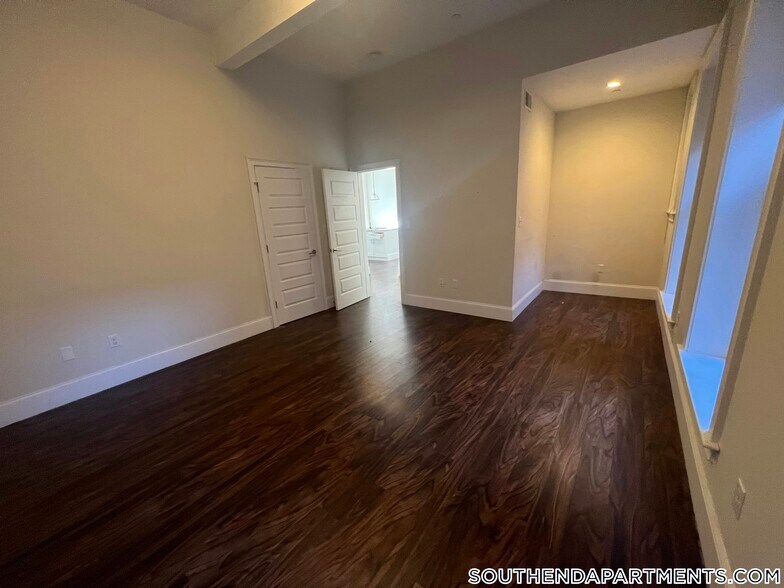 Building Photo - 1902 Washington St