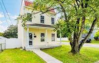 Building Photo - Beautifully Renovated 3 bdrm/1.5bth Home L...