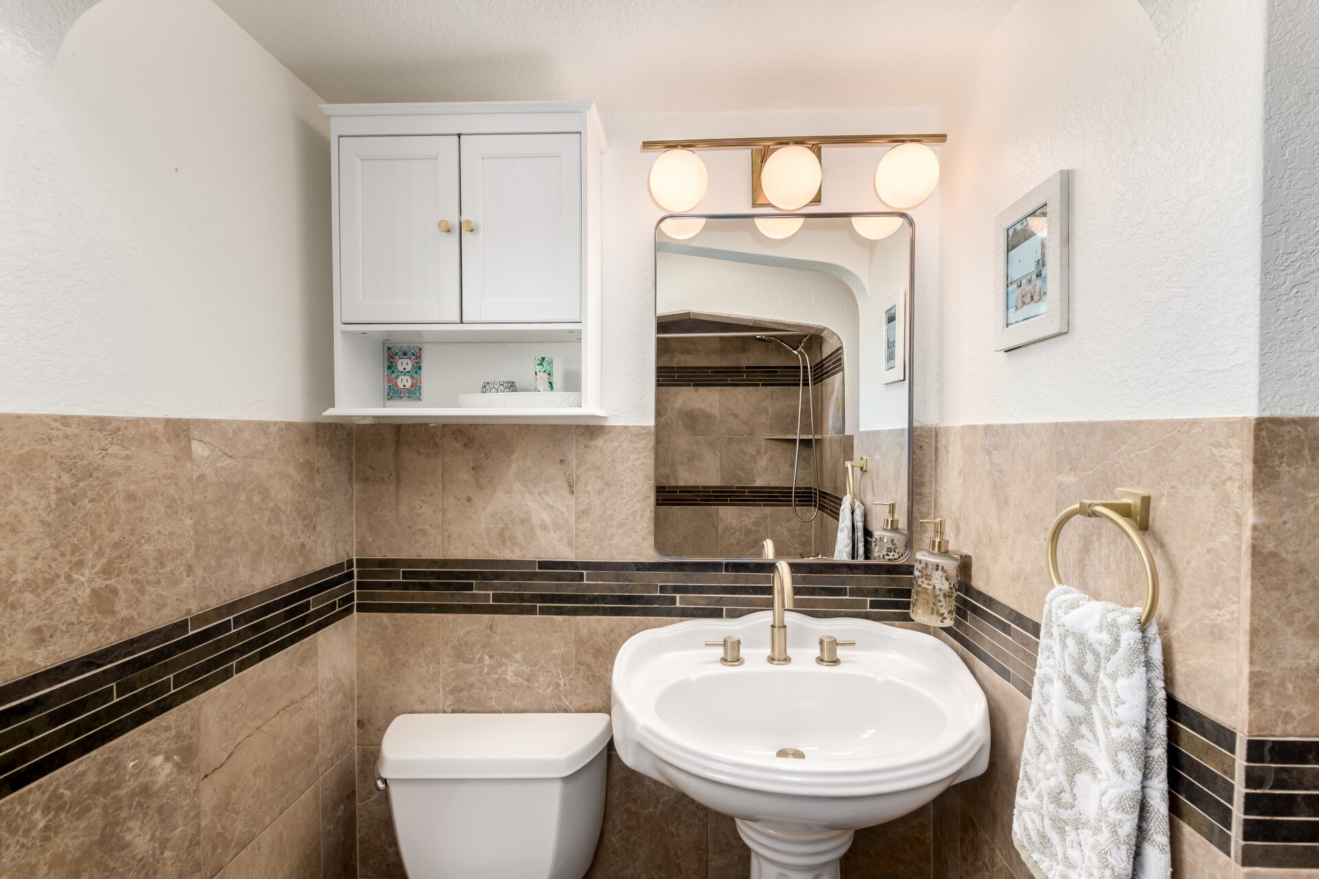 Building Photo - 830 Gray St