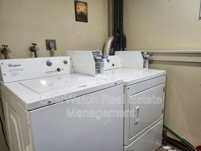 Building Photo - 815 N Park St