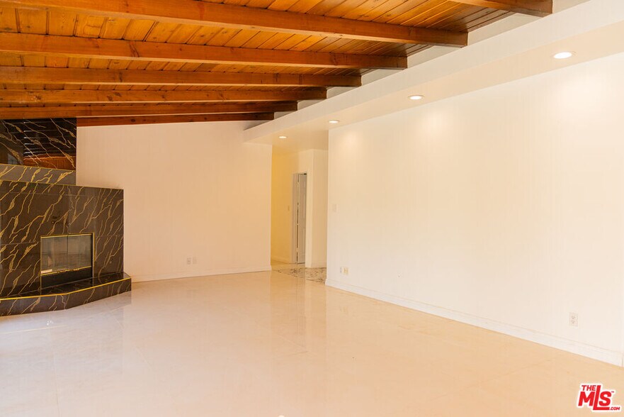 Building Photo - 5604 Valley Circle Blvd