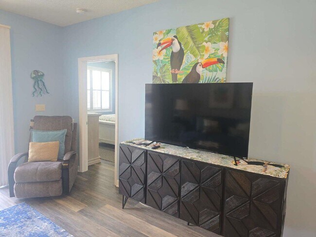 Building Photo - 5825 Catalina Dr