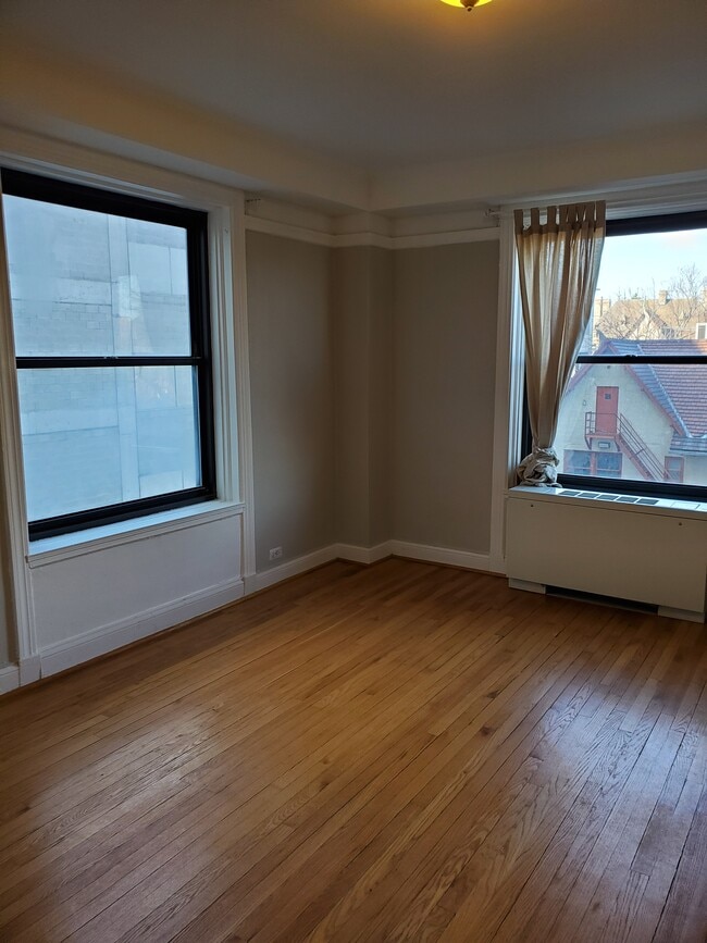 Building Photo - 15 E Kirby St