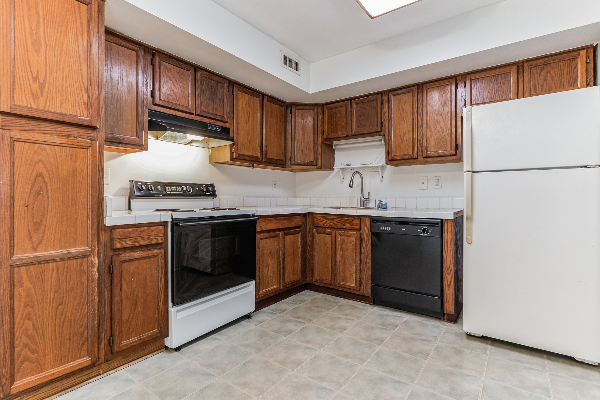 Building Photo - 15606 Traverser Ct