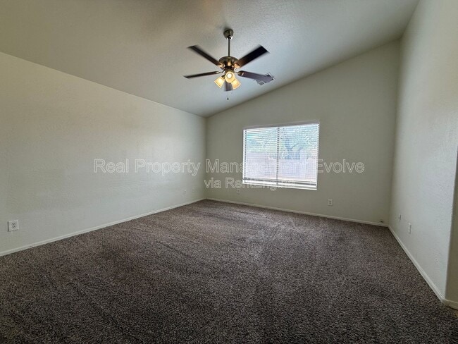 Building Photo - 1225 W Shumway Farm Rd