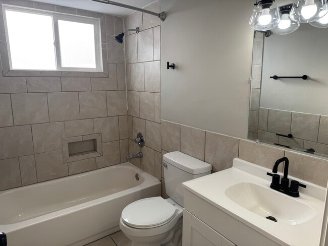 Building Photo - 3240 Heatherton Dr