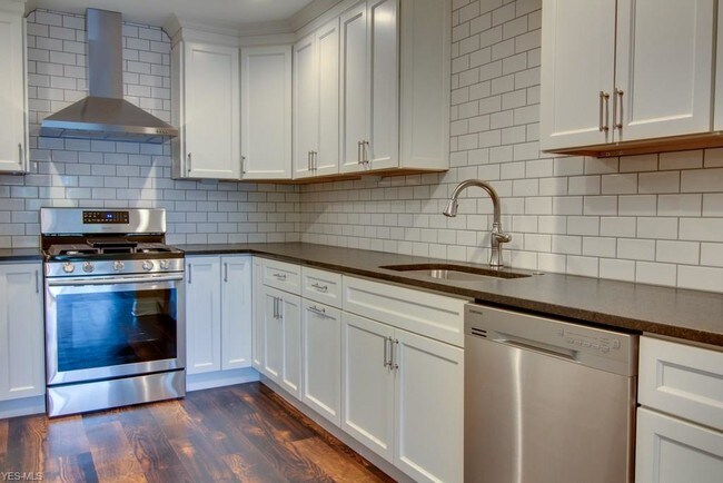 Building Photo - 275 N Portage Path